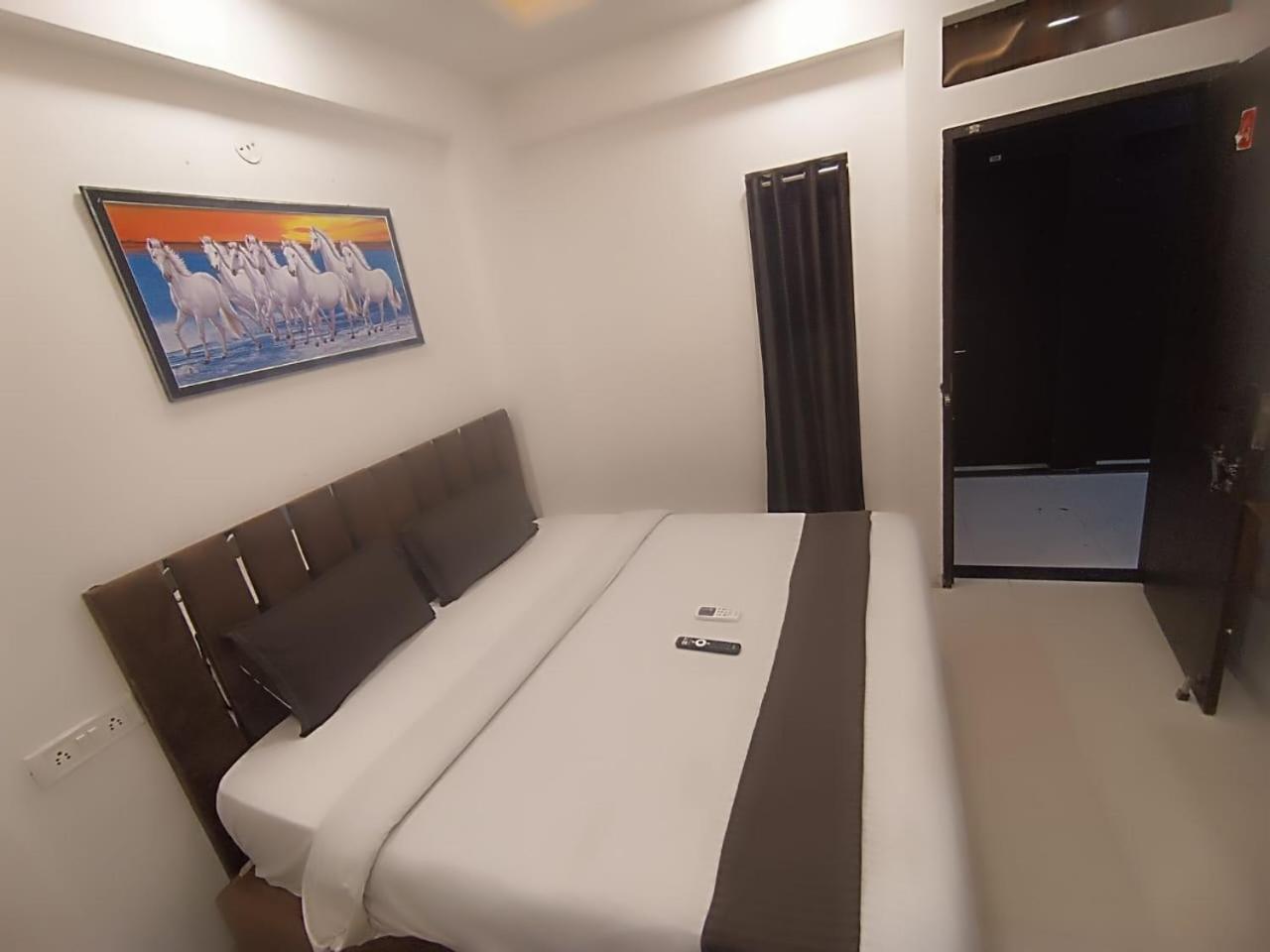 Hotel Kiwi Inn Vijaynagar Scheme 78 Indore Extérieur photo