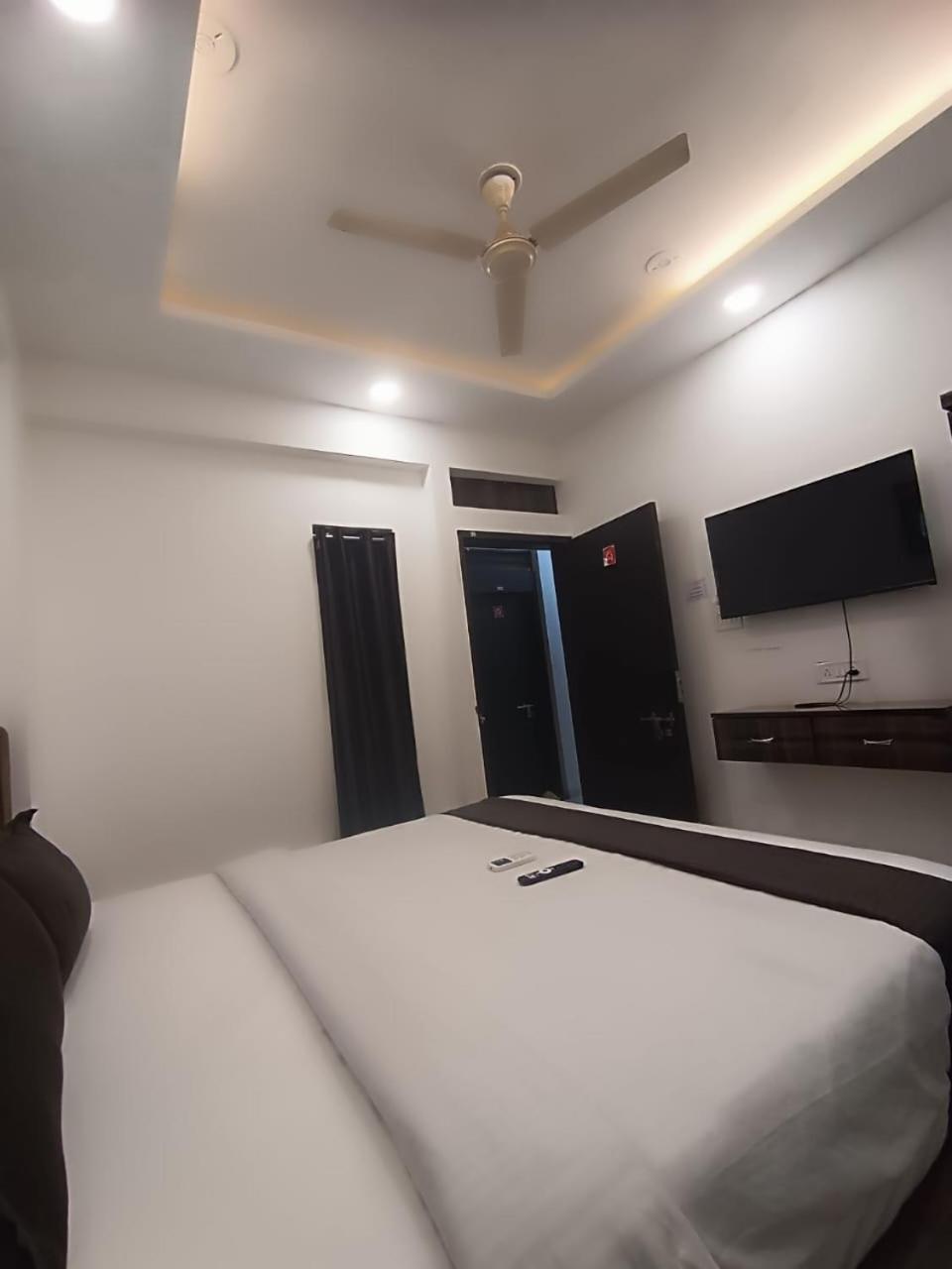 Hotel Kiwi Inn Vijaynagar Scheme 78 Indore Extérieur photo